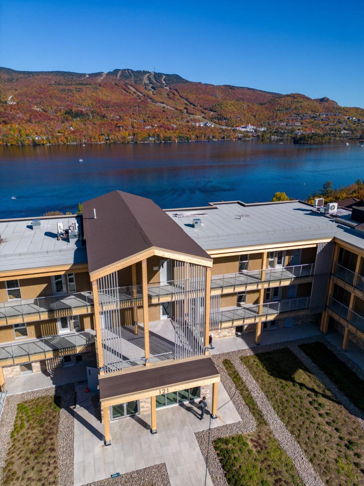 Serenity By The Slopes: Tremblant Waterfront Condo Mont-Tremblant Buitenkant foto